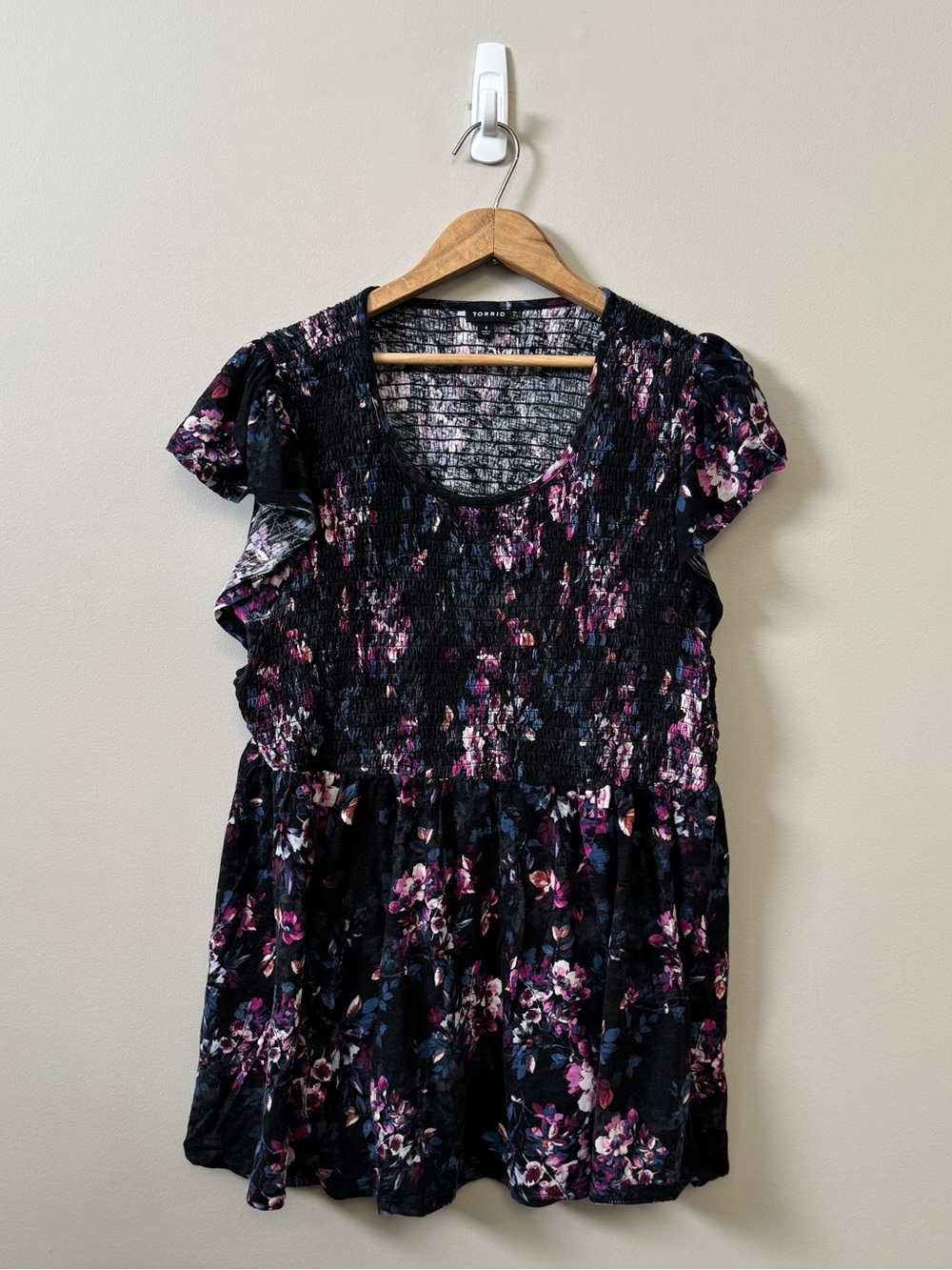 Torrid purple black floral babydoll smocked short sleeve top